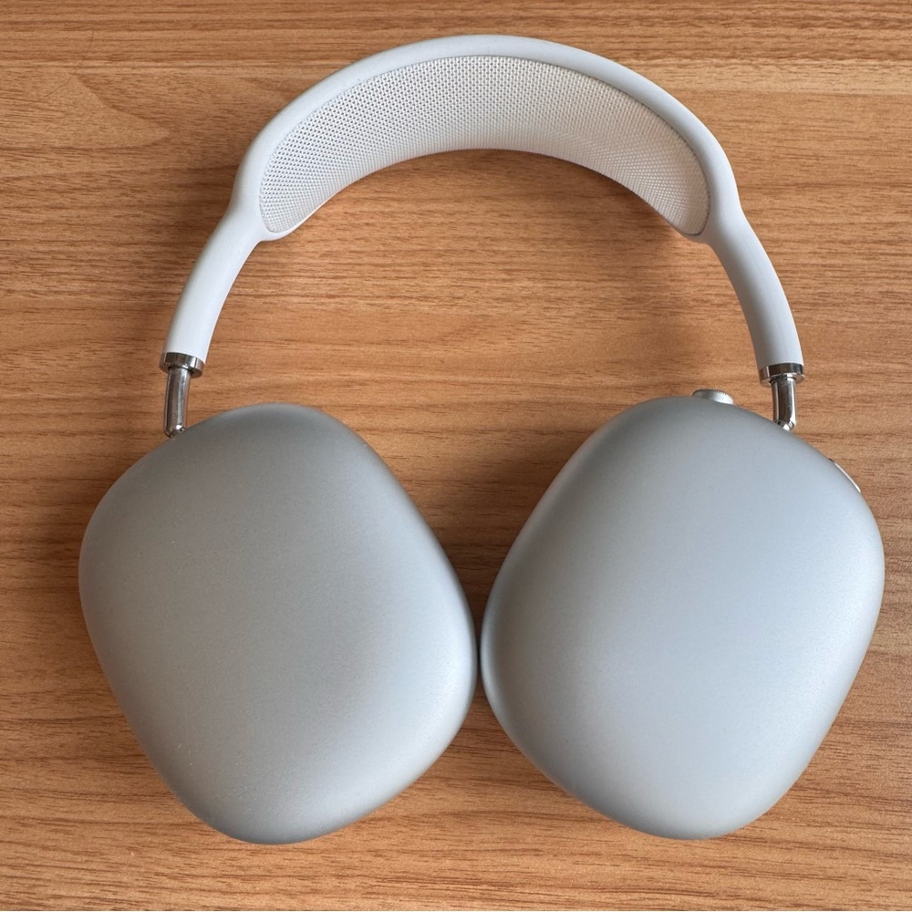 Apple AirPods Max White over ear headphones (2024 USB-C) - Silver - NEVER USED - Picture 3 of 8